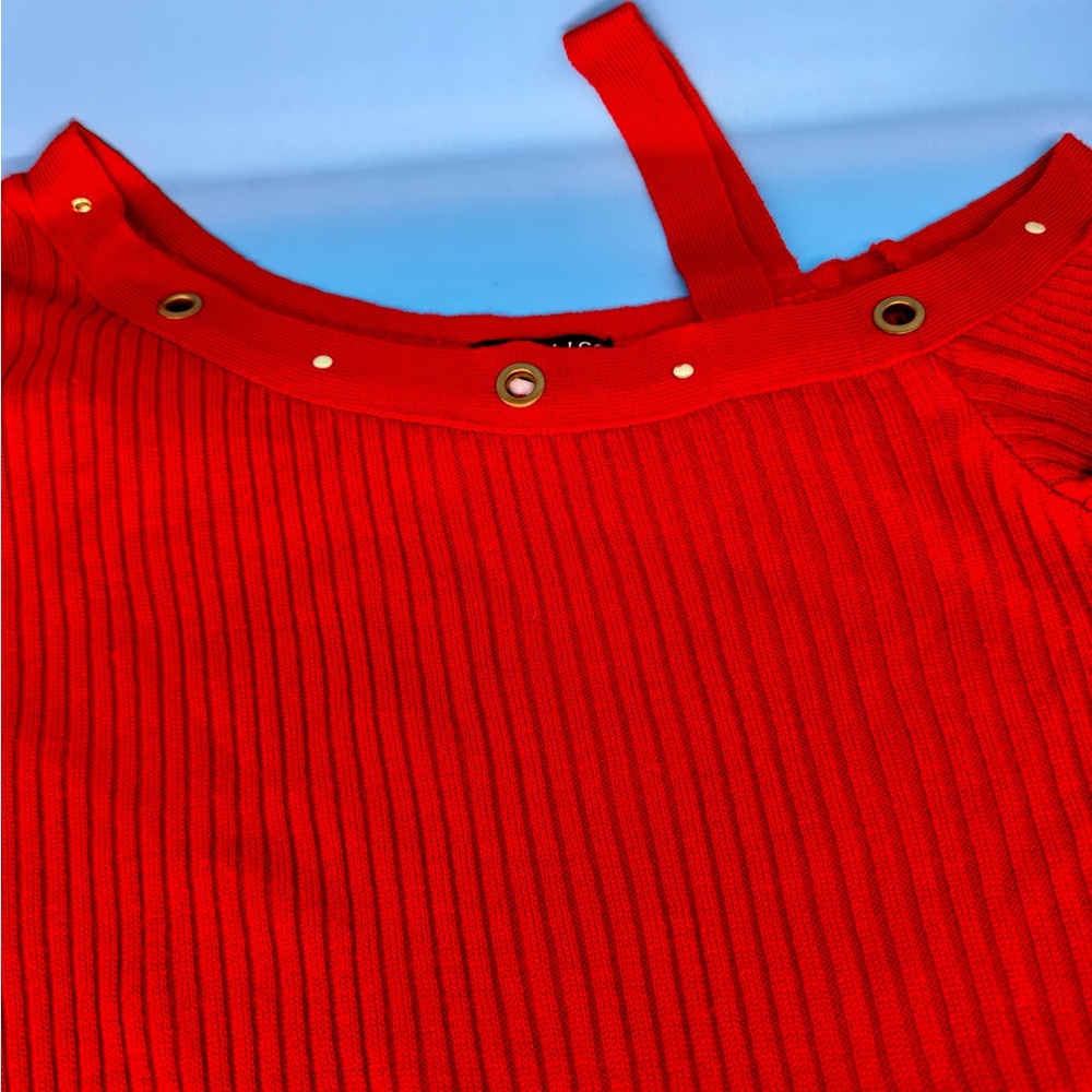 VENUS Off-the-Shoulder Red Sweater - Picture 2 of 3